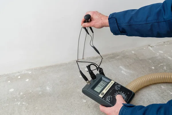 Mereni vlhkosti profesionalnim pristrojem GANN